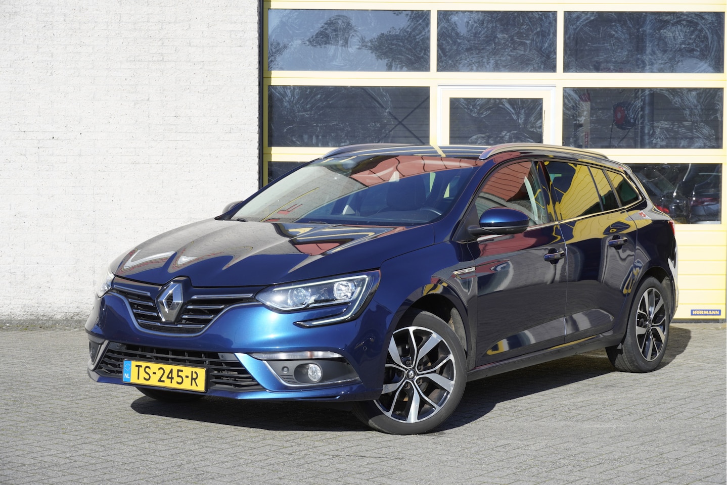 Renault Mégane Estate - 1.3 TCe Bose BJ2018 Lmv 17" | Led | Pdc | Keyless entry | Groot navi | Climate control | C - AutoWereld.nl