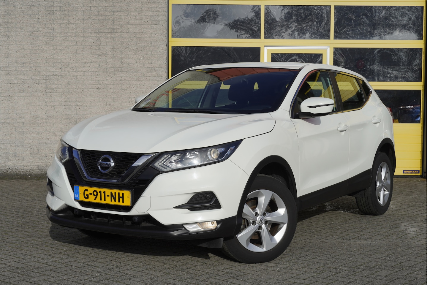 Nissan Qashqai - 1.3 DIG-T 141PK! Acenta BJ2019 Lmv 17" | Led | Pdc | Navi | Trekhaak | Achteruitrijcamera - AutoWereld.nl