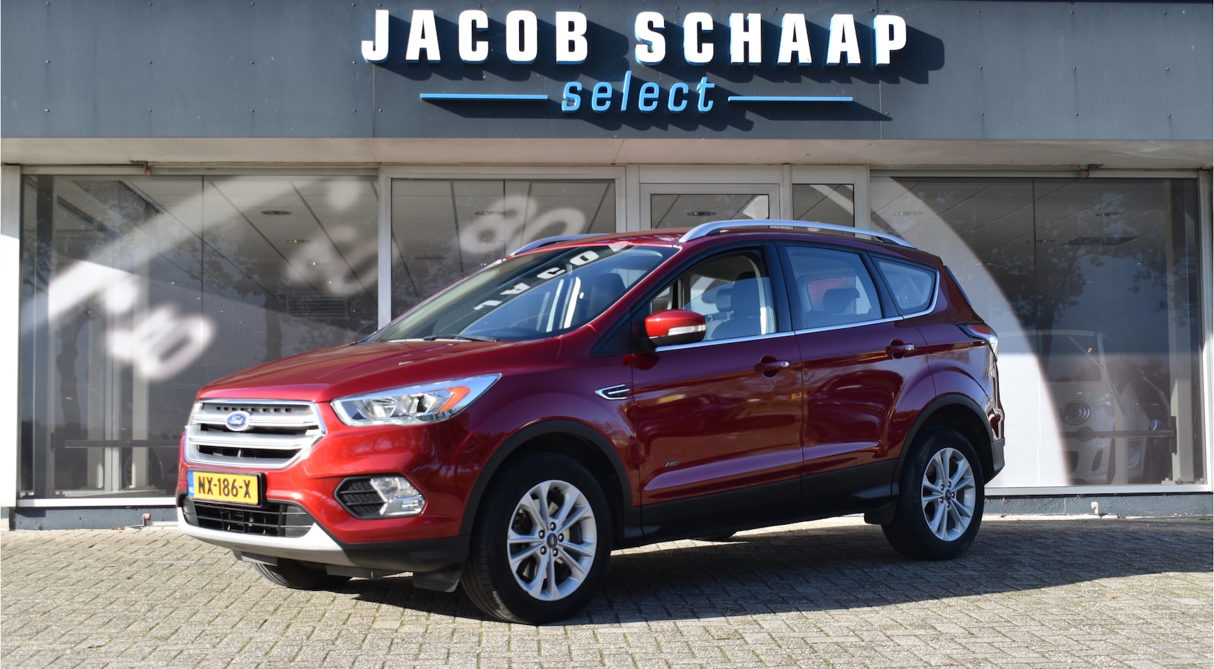 Ford Kuga - 1.5 EcoBoost Titanium AWD Automaat / Navi / Clima / Trekhaak / Cruise control / Verw. Voor - AutoWereld.nl