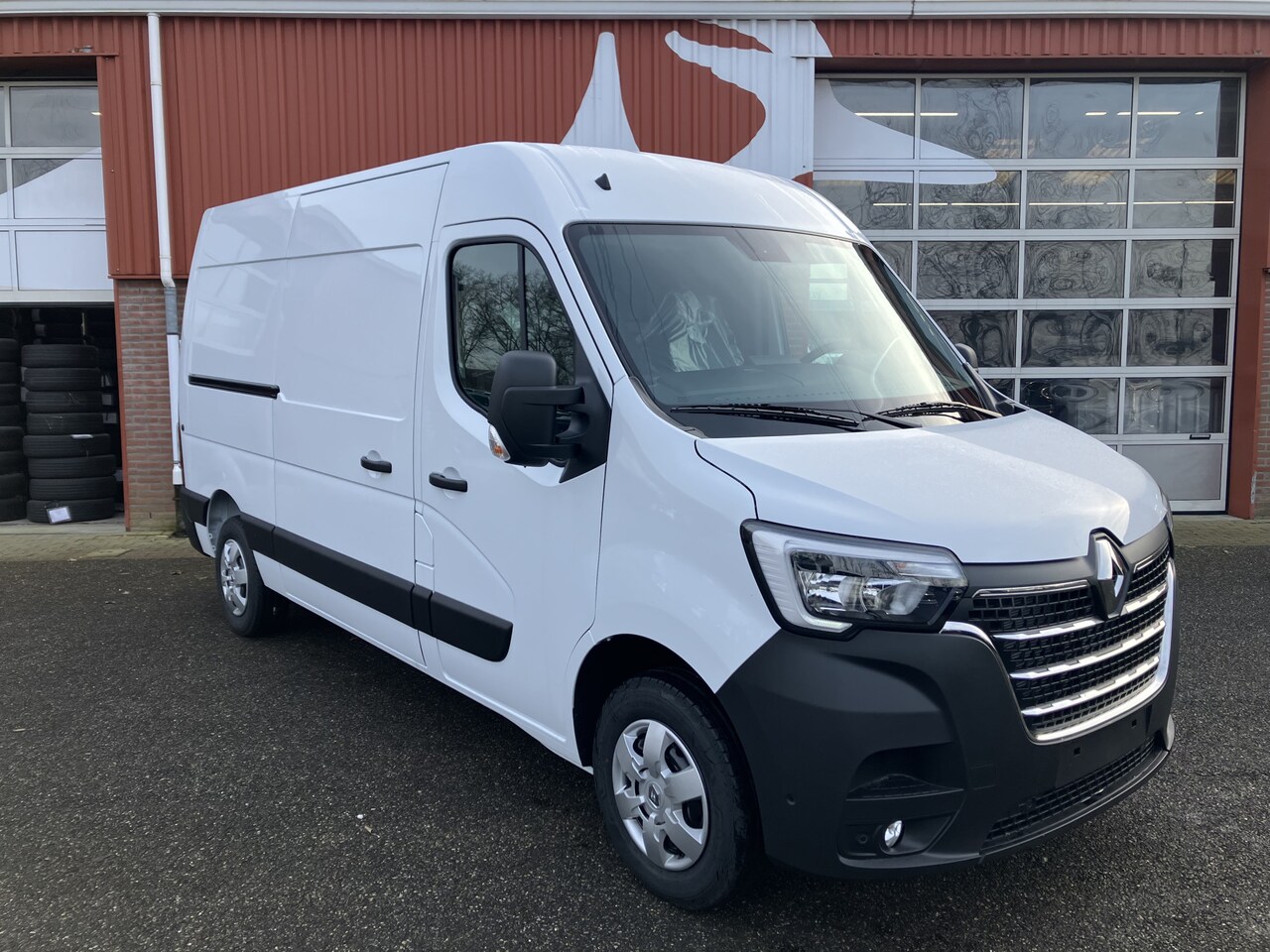 Renault Master - T35 2.3 dCi 135 L2H2 Work Edition T35 2.3 dCi 135 L2H2 Work Edition - AutoWereld.nl