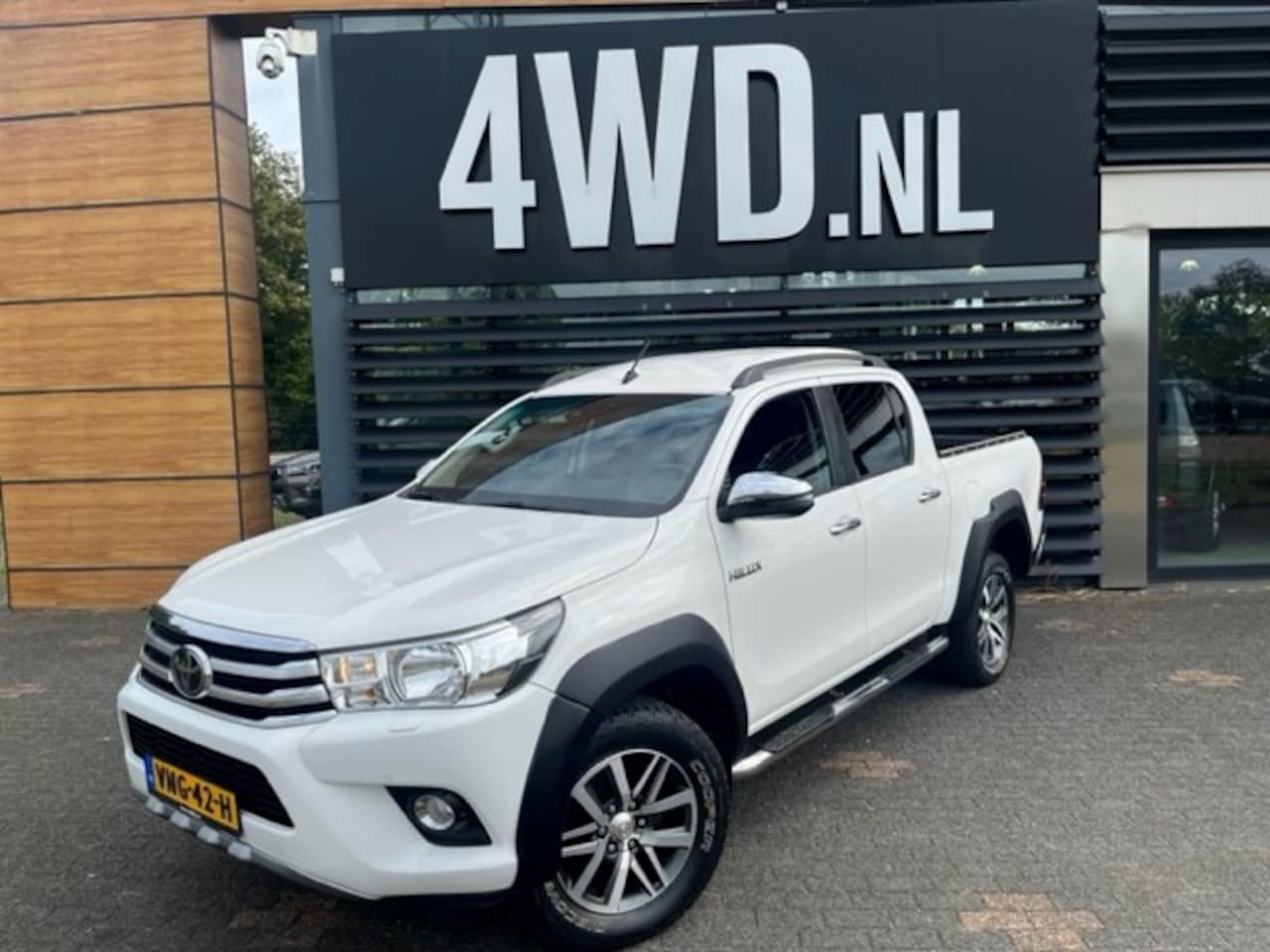 Toyota HiLux - 2.4 D-4D AUT 4WD Double Cab 5 PERS AIRCO CLIMA LEDER 60201 KM € 37495 EXCL Auto in zeer ne - AutoWereld.nl