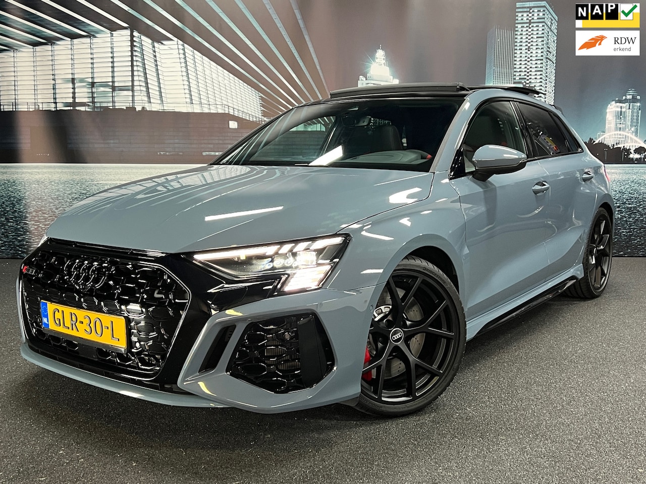 Audi A3 Sportback - 2.5 TFSI RS3 quattro CARBON/PANO/FULL - AutoWereld.nl