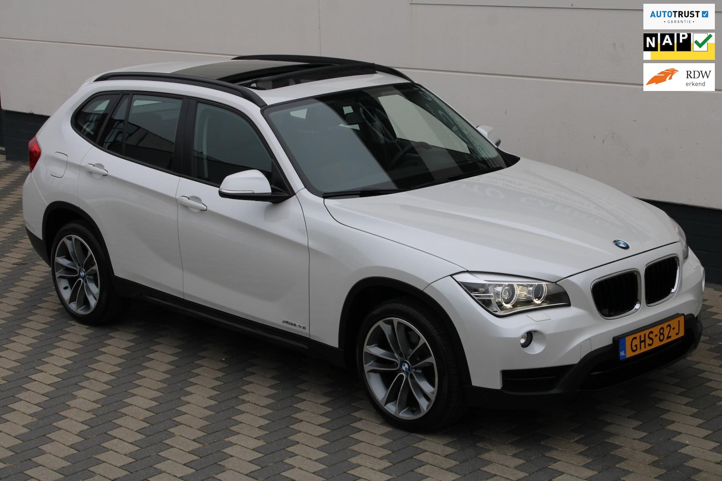 BMW X1 - XDrive20i 4X4 Sport Pano Led Xenon PDC Sportstoelen ! - AutoWereld.nl