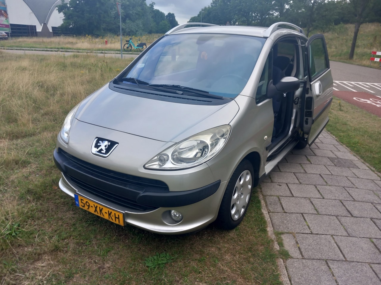 Peugeot 1007 - 1.4-16V Gentry apk tot 25-10-2025 - AutoWereld.nl