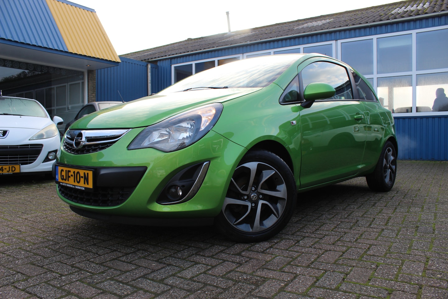 Opel Corsa - 1.4-16V "Sportive" Cruise - Navi - Half leder !!! 88 Pk - AutoWereld.nl