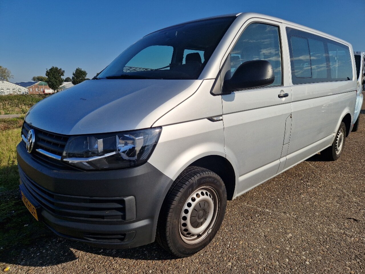 Volkswagen Transporter Kombi - 2.0 TDI L2H1 Highline 9-pers brandstofpomp defect combi personen-bus personenvervoer euro6 - AutoWereld.nl