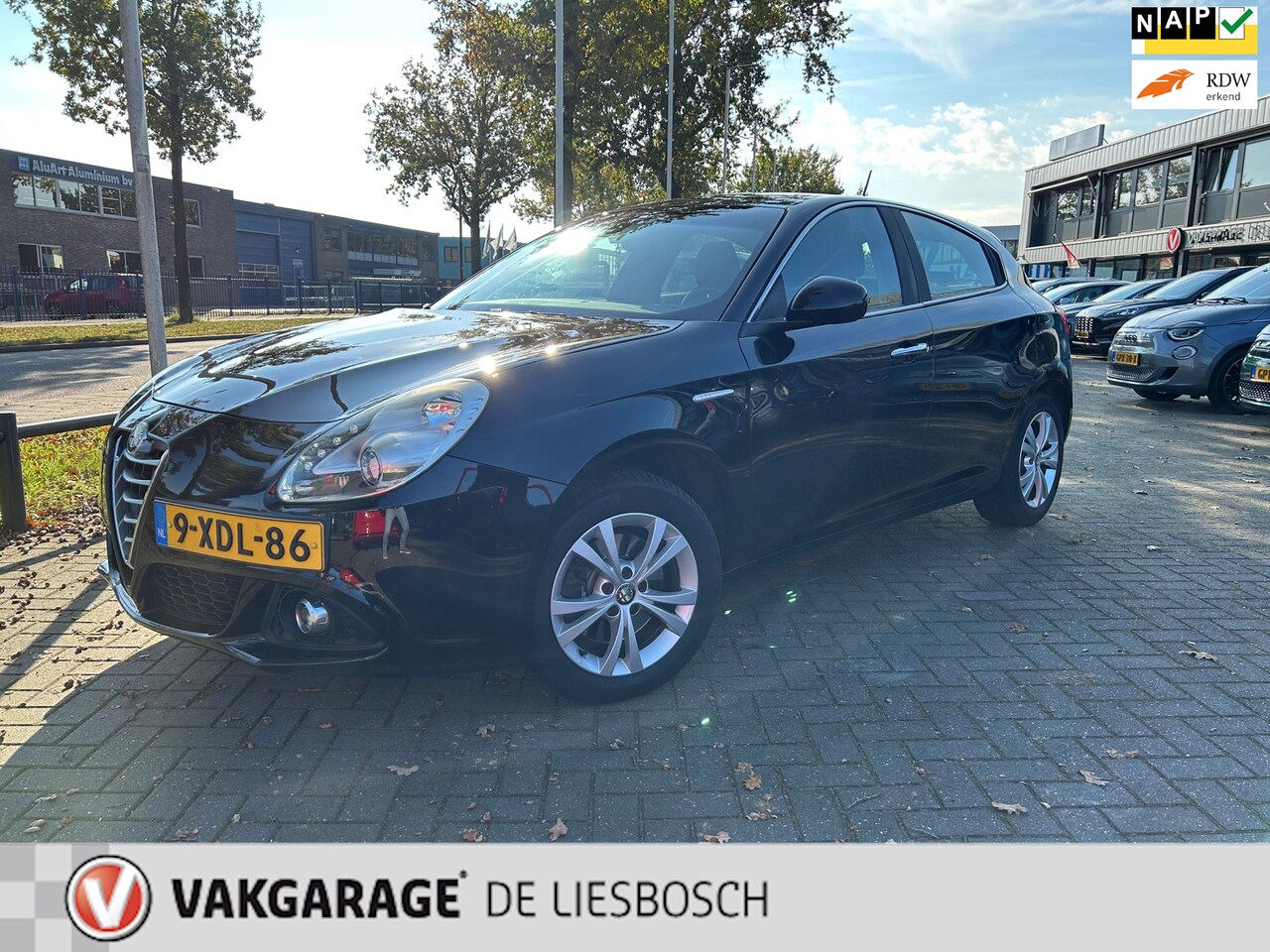 Alfa Romeo Giulietta - 1.4 T Distinctive Lusso 170pk Automaat / navi / pdc - AutoWereld.nl