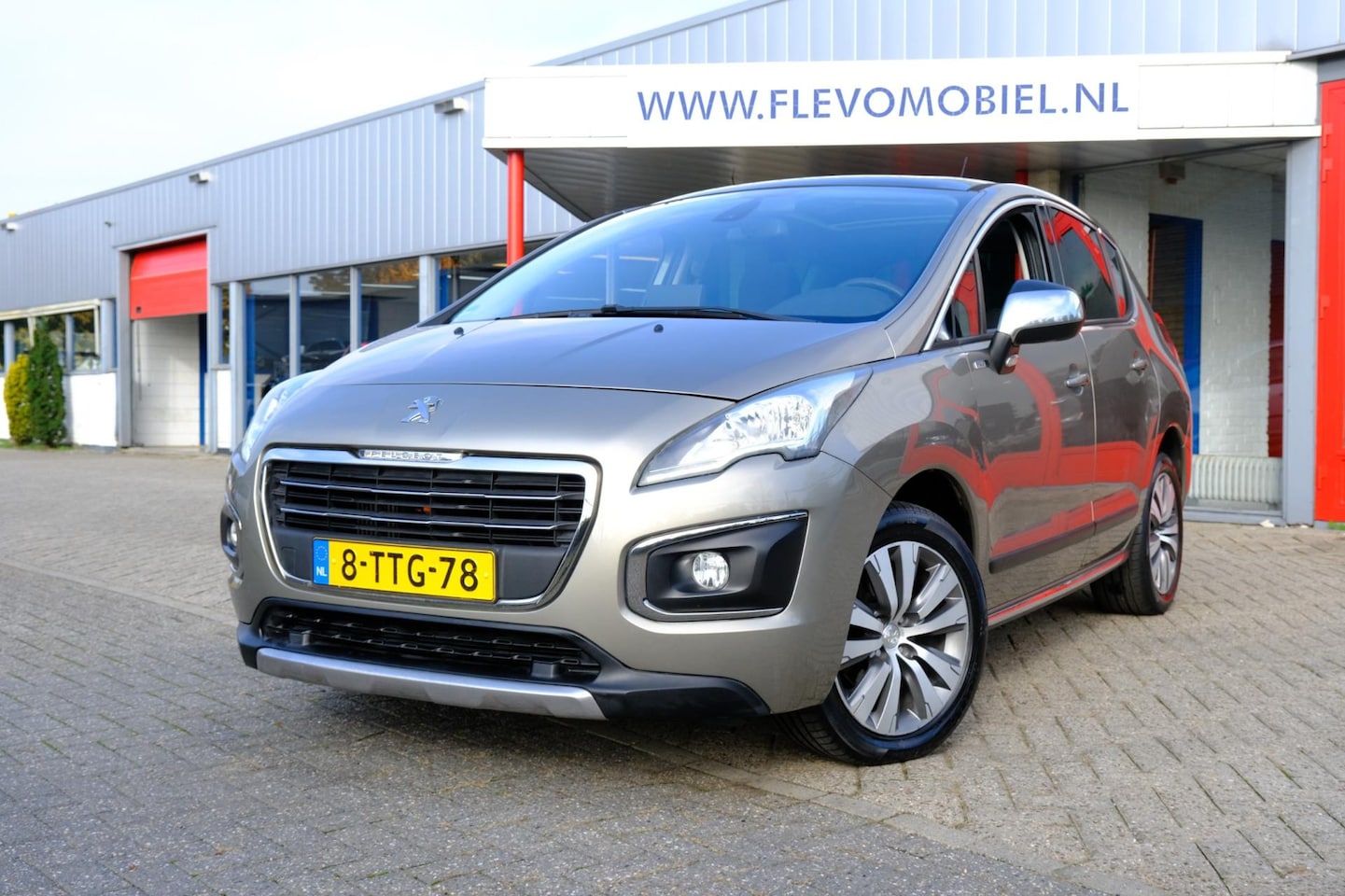 Peugeot 3008 - 1.6 e-HDi Allure Aut. Pano|Cam|Navi|Clima|APK sept. 2025 - AutoWereld.nl