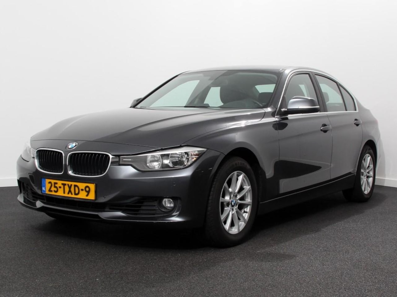 BMW 3-serie - 320i High Executive | Navigatie | Climate Control | Lichtmetalen velgen | Automatisch wegk - AutoWereld.nl