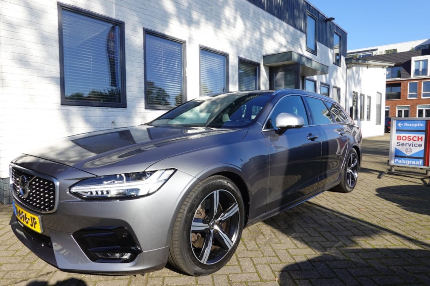 Volvo V90 - 2.0 T4 R-DESIGN Panorama,Head-up Afn Trekhaak etc etc - AutoWereld.nl