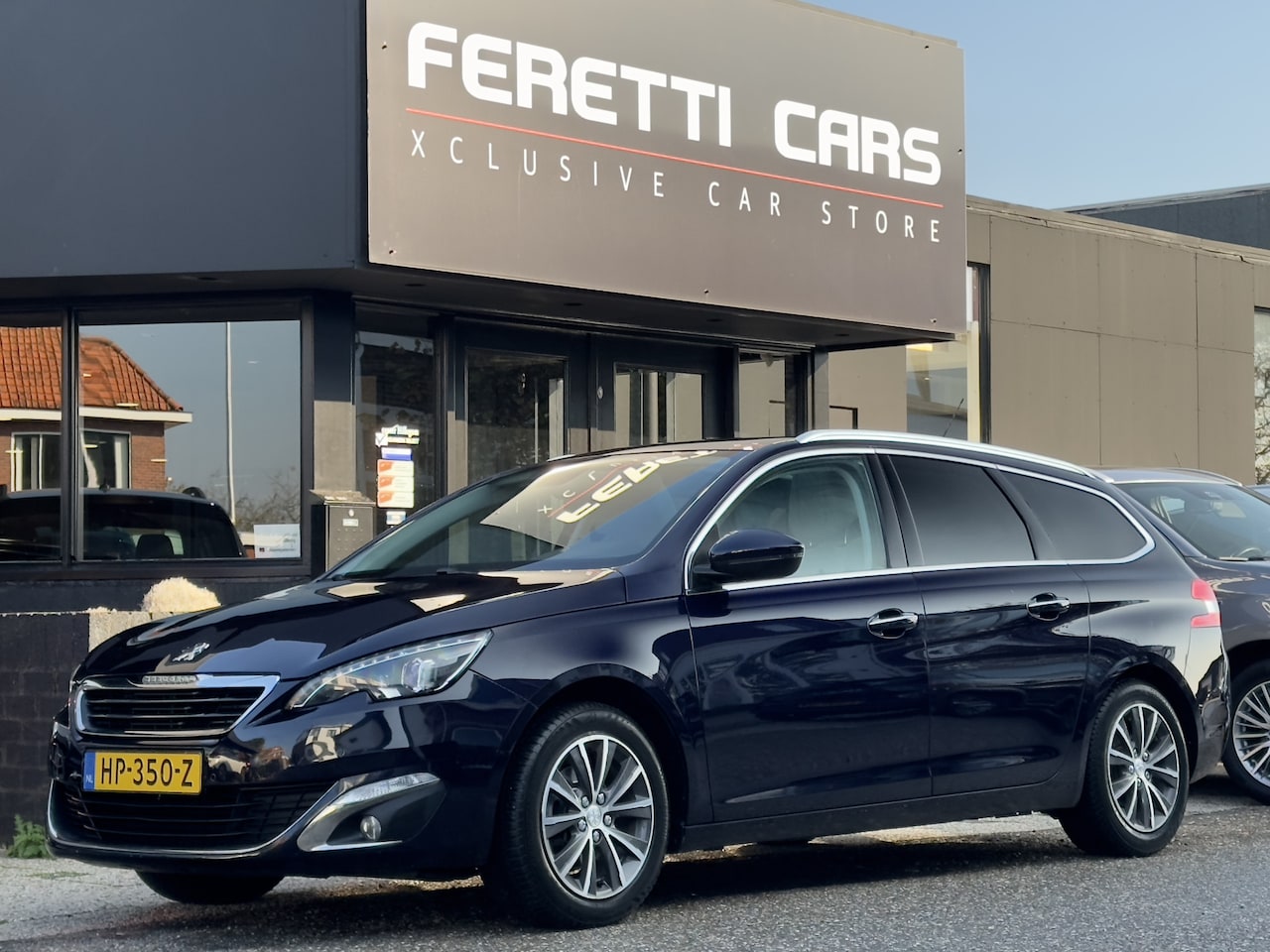 Peugeot 308 SW - 1.2 AUT PureTech Premium PANORAMADAK VOL-LEDER NAVI LMV CRUSE-CONTROL ETC - AutoWereld.nl