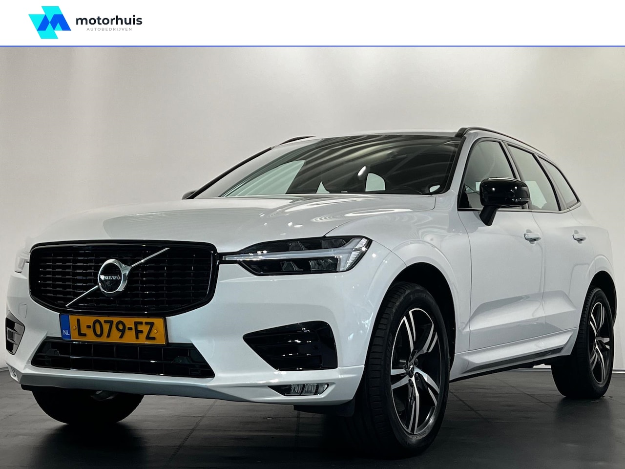 Volvo XC60 - B5 250pk Geartronic Mild Hybrid R-Design | LEDER | TREKHAAK WEGKLAPBAAR| PANORAMA DAK. - AutoWereld.nl