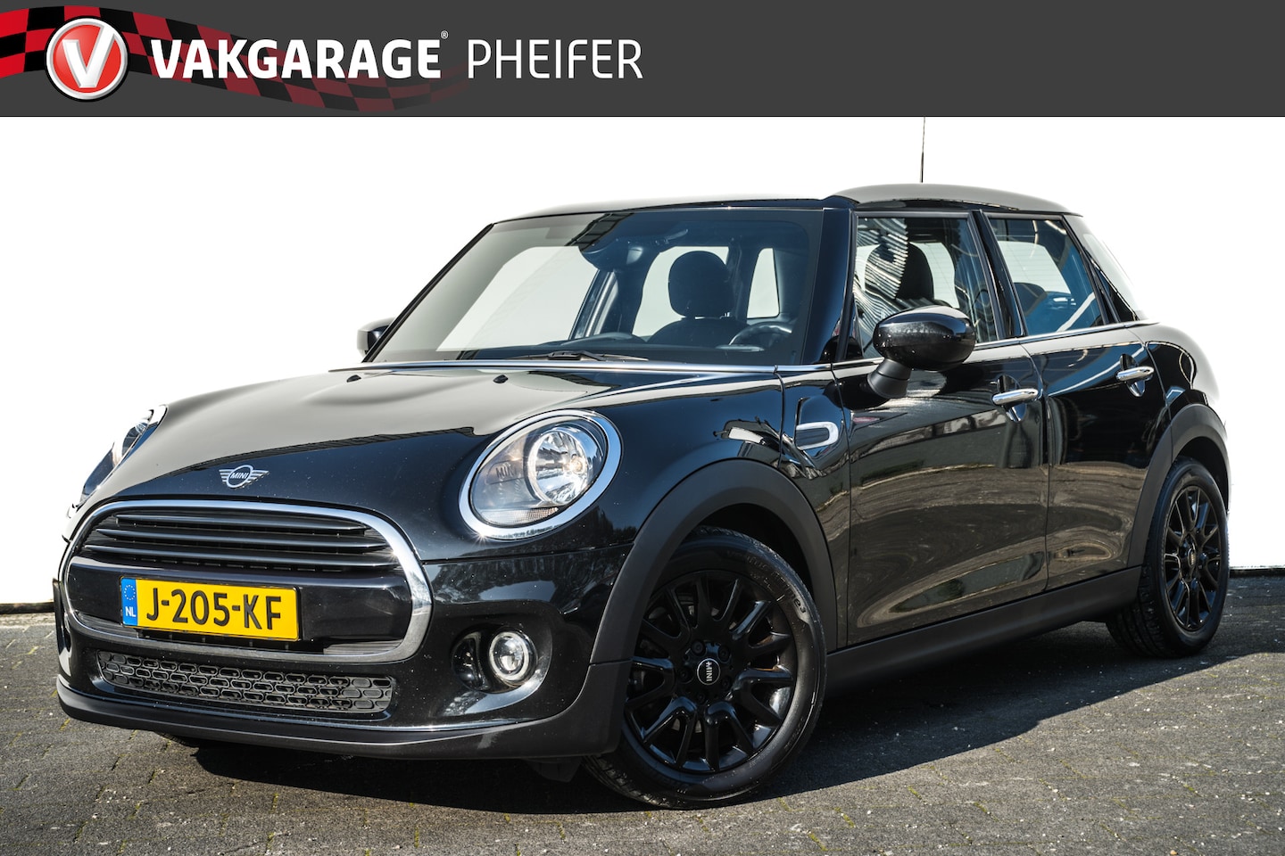 MINI Cooper - Mini 1.5 Business Edition Navigatie/ Climate control/ Armsteun/ Dab/ Cruise control/ 16" L - AutoWereld.nl