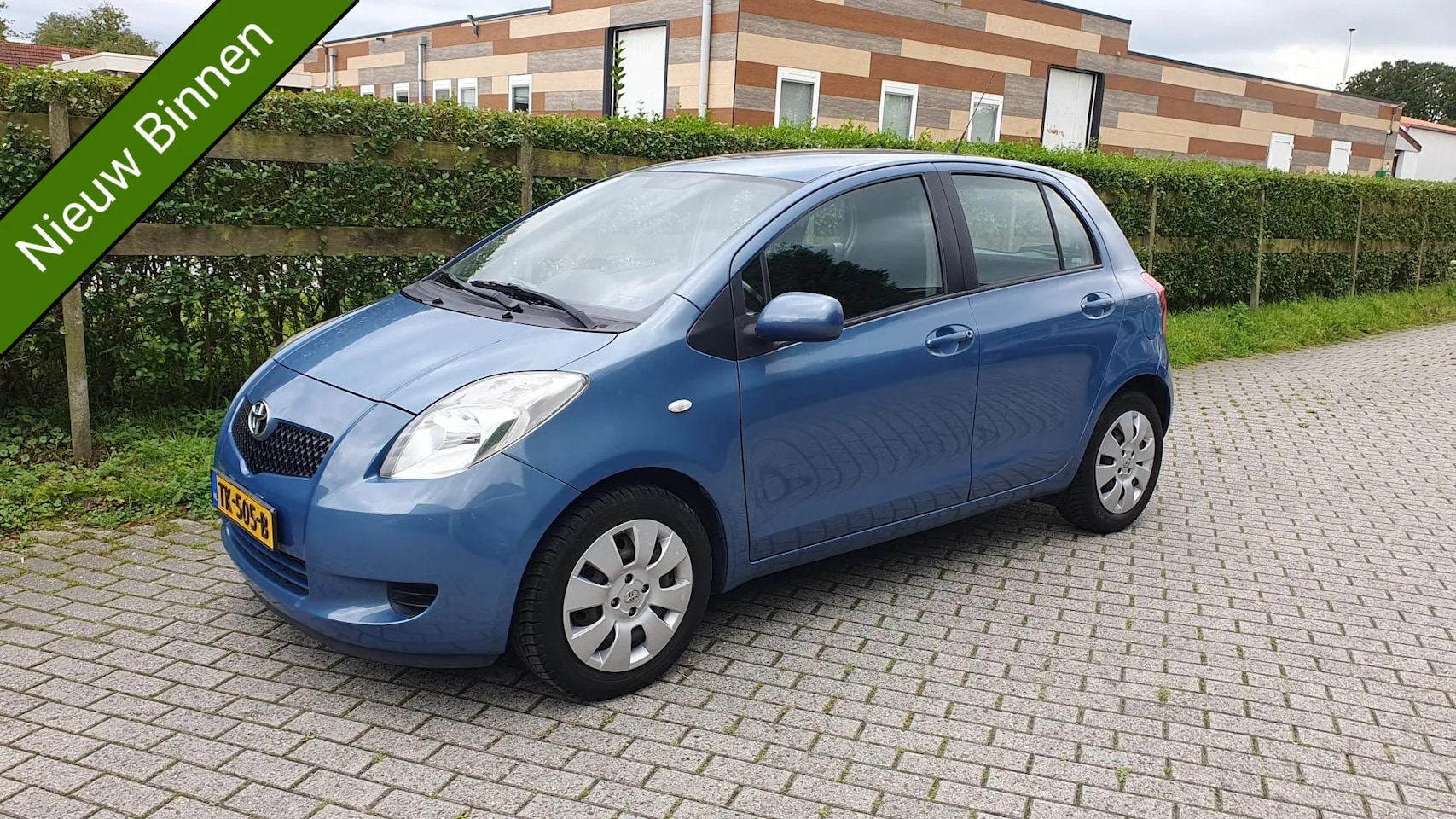 Toyota Yaris - 1.3 VVTi STUURBEKRACHTIGING AIRCO TREKHAAK - AutoWereld.nl