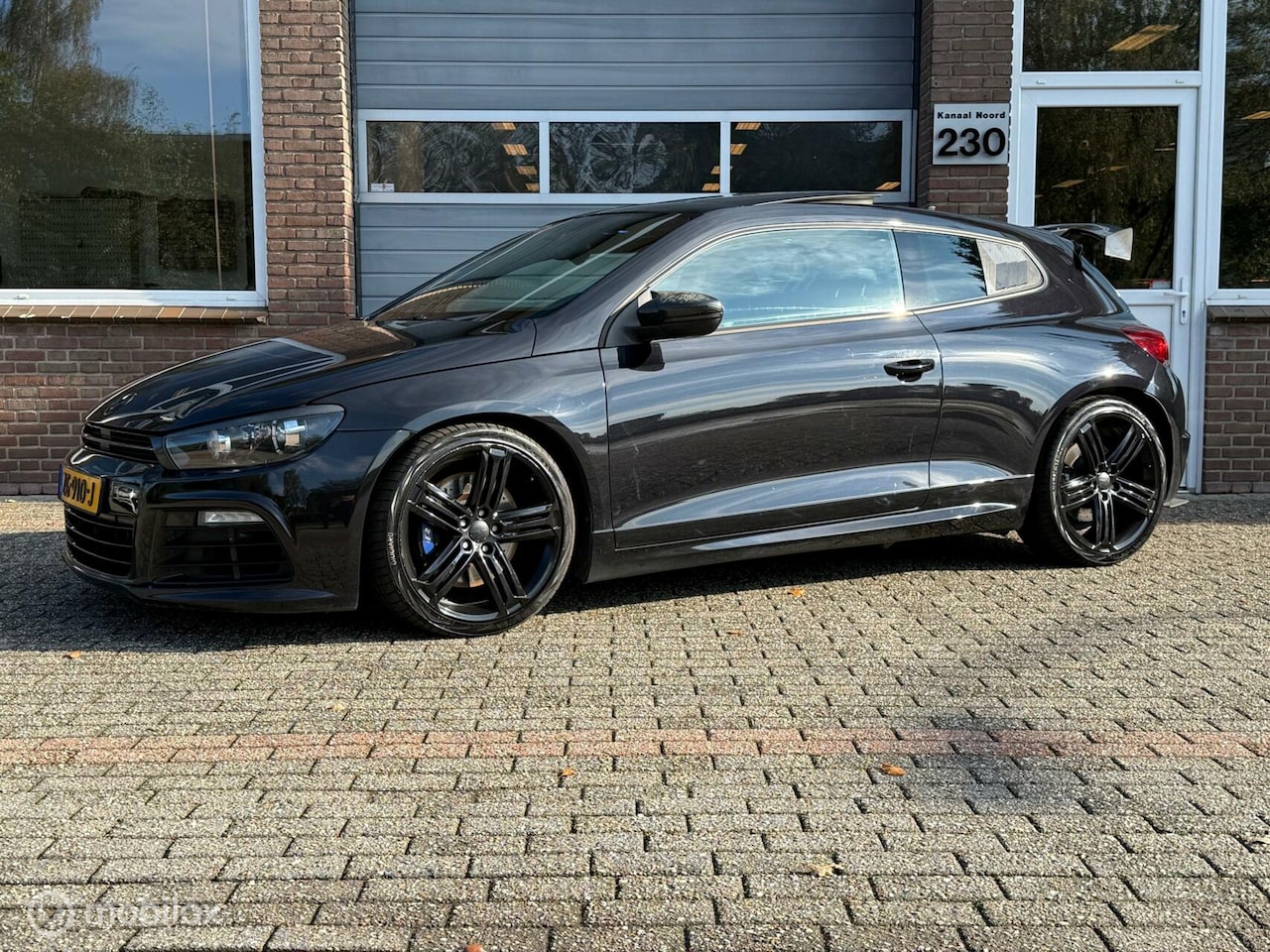 Volkswagen Scirocco - 2.0 TSI R DSG LEDER/PANO/NAVI/CRUISE - AutoWereld.nl