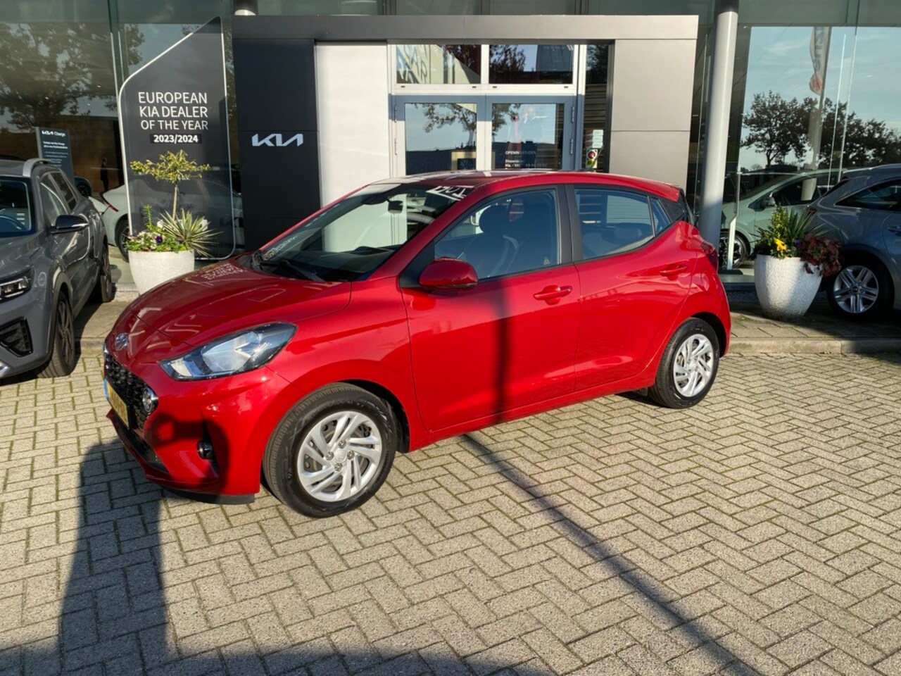 Hyundai i10 - 1.0 Comfort Airco // Bluetooth // LED // Cruise Control // 1e eigenaar // 9.000km info roe - AutoWereld.nl