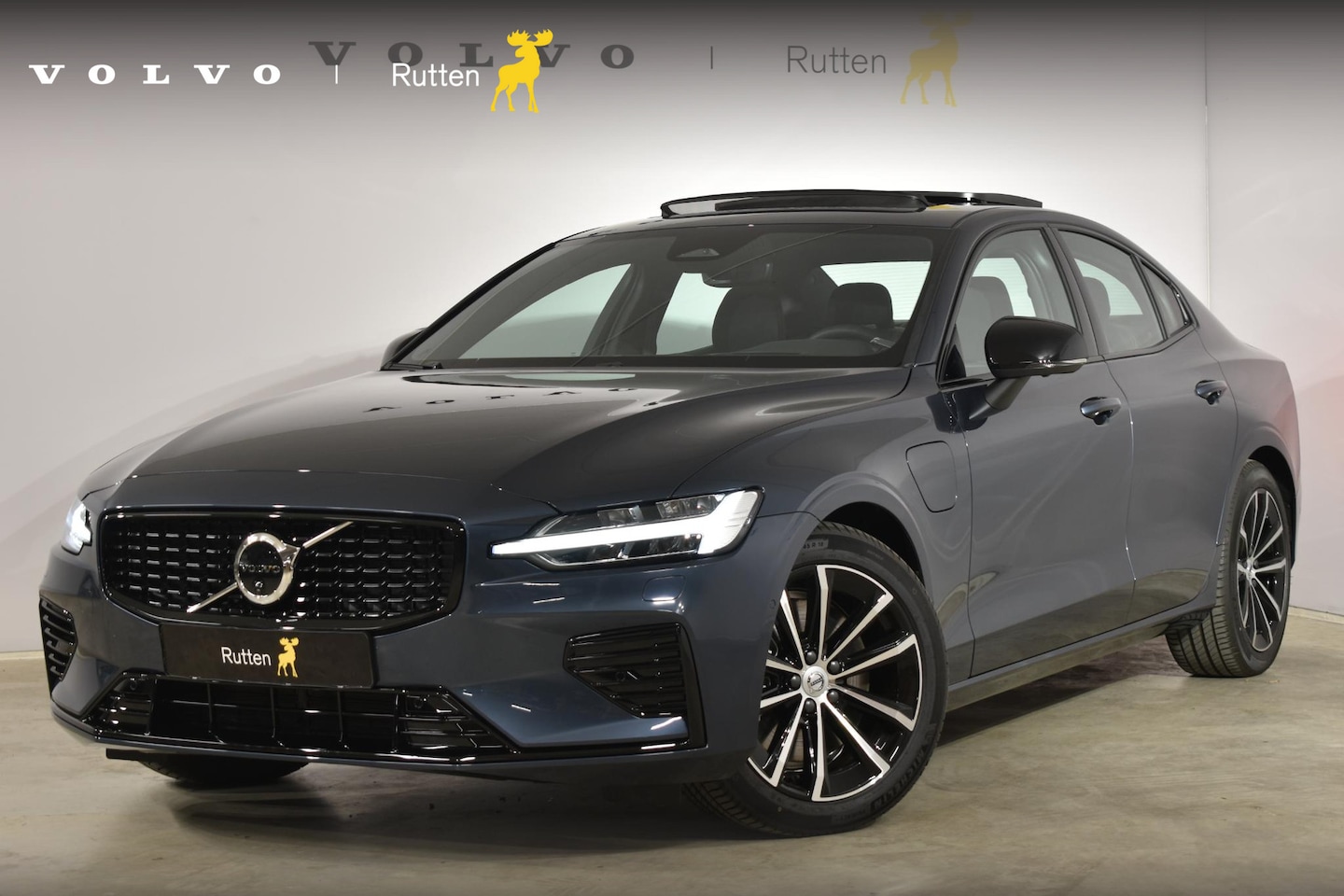 Volvo S60 - T6 350PK Long Range Recharge AWD Ultimate / BLIS / Adaptieve Cruise Control / 360 Camera / - AutoWereld.nl