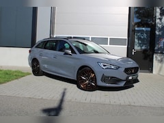 CUPRA Leon Sportstourer - 1.4 e-Hybrid Copper 245PK/PANO/NAVI/19LM/SFEER/DODEHOEK/BOMVOL