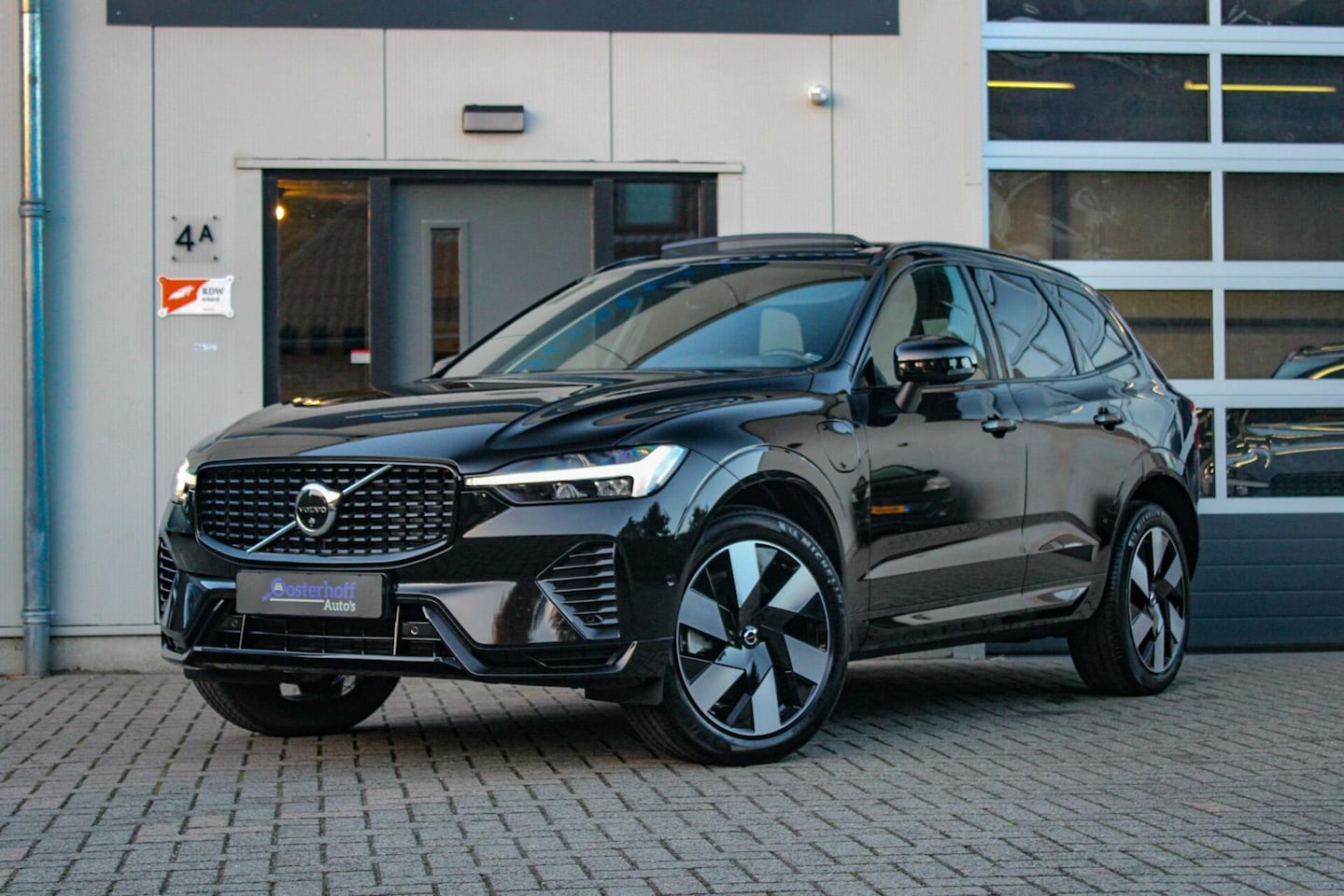 Volvo XC60 - 2.0 Recharge T8 AWD Plus Dark PANO|360|BLIS - AutoWereld.nl