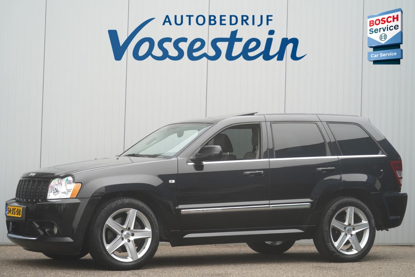 Jeep Grand Cherokee - 6.1 V8 Hemi SRT-8 / Incl. BTW / Youngtimer / NL-Auto / Camera / Leder / Schuifdak / Boston - AutoWereld.nl