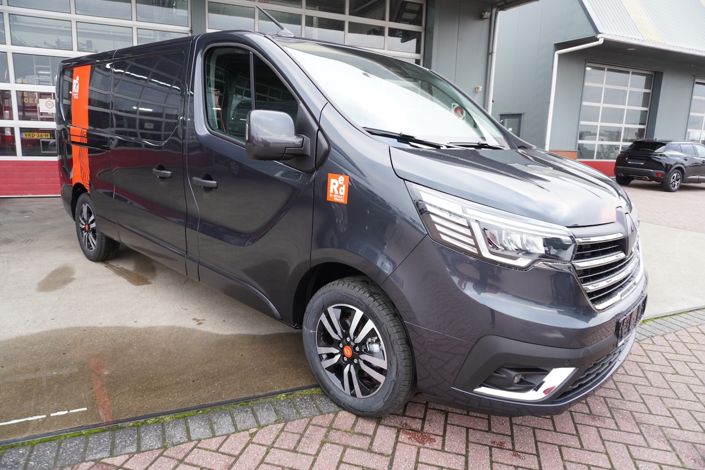 Renault Trafic - 2.0 Blue dCi 170pk T30 L2H1 Red Edition Exclusive Automaat Schuifdeur L / R Nr. V203 | Cli - AutoWereld.nl