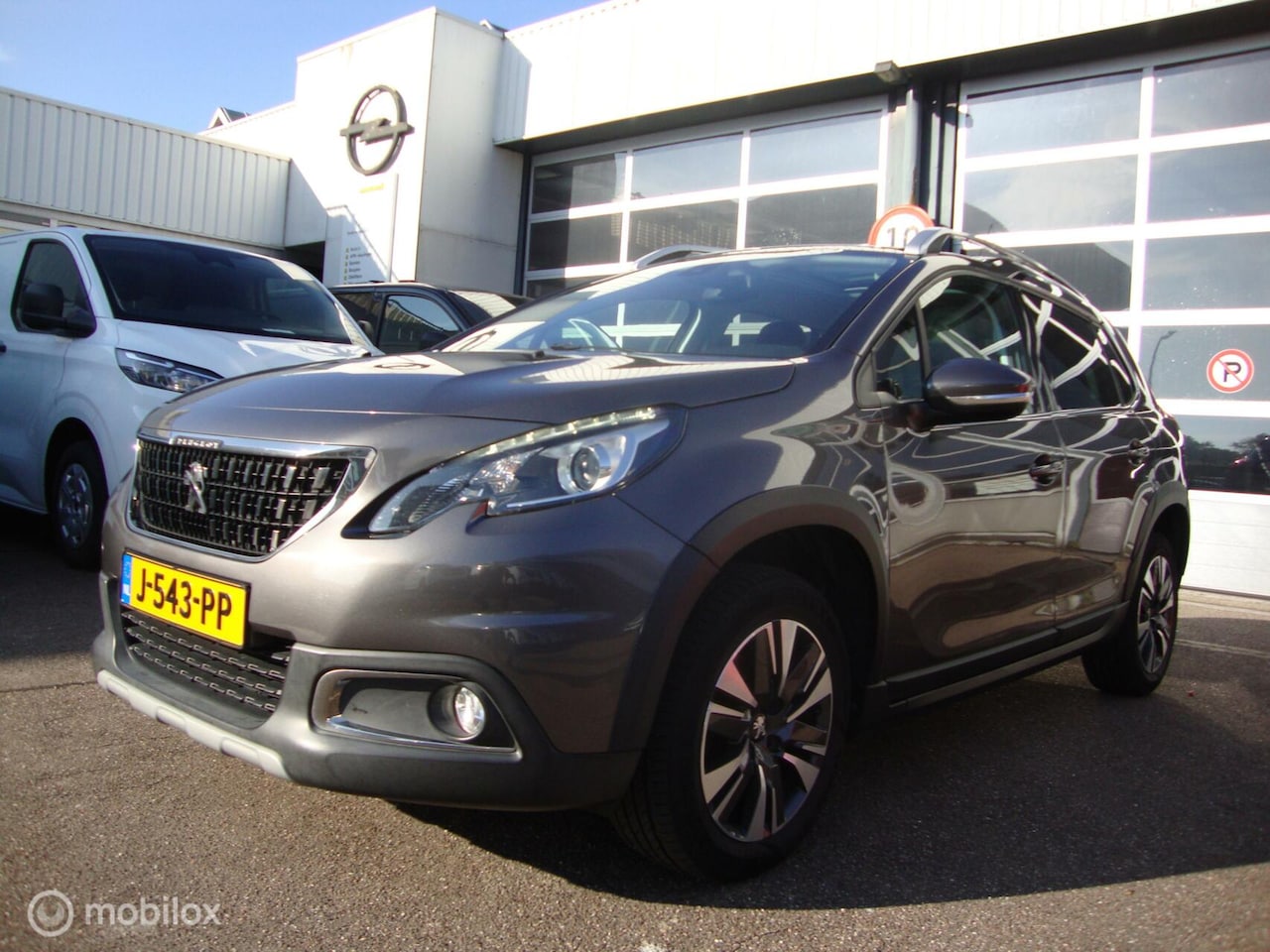 Peugeot 2008 - 1.2 PureTech Allure Automaat Nieuwe Distributie + Apk tot 13-12-2025 - AutoWereld.nl