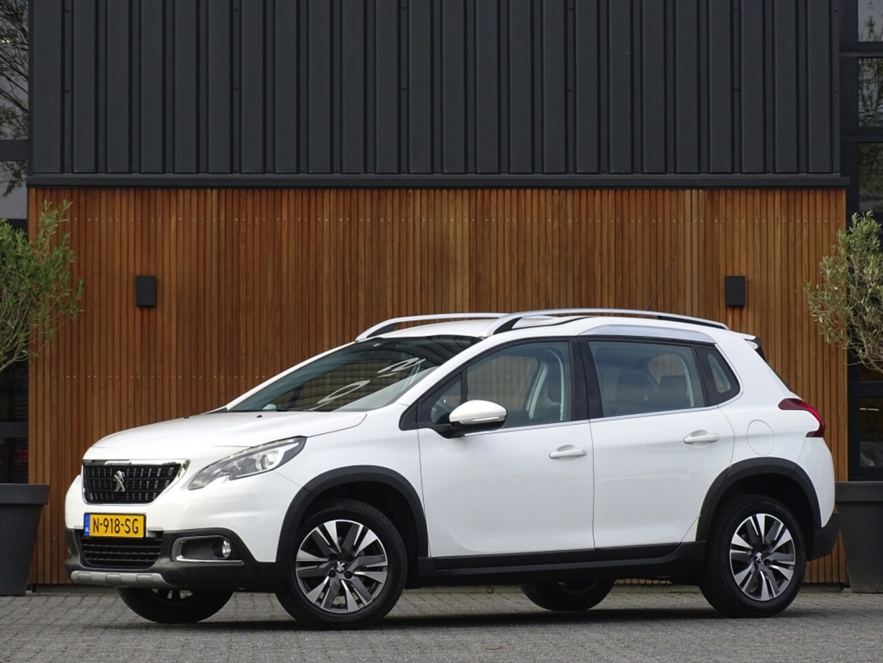 Peugeot 2008 - 1.2 PureTech Allure 1.2 110PK / PureTech Allure / - AutoWereld.nl