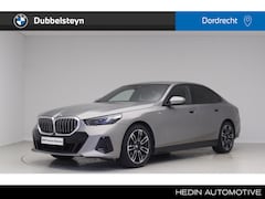 BMW 5-serie - 520i M-Sport | Nieuw model | Driving Assistant Plus