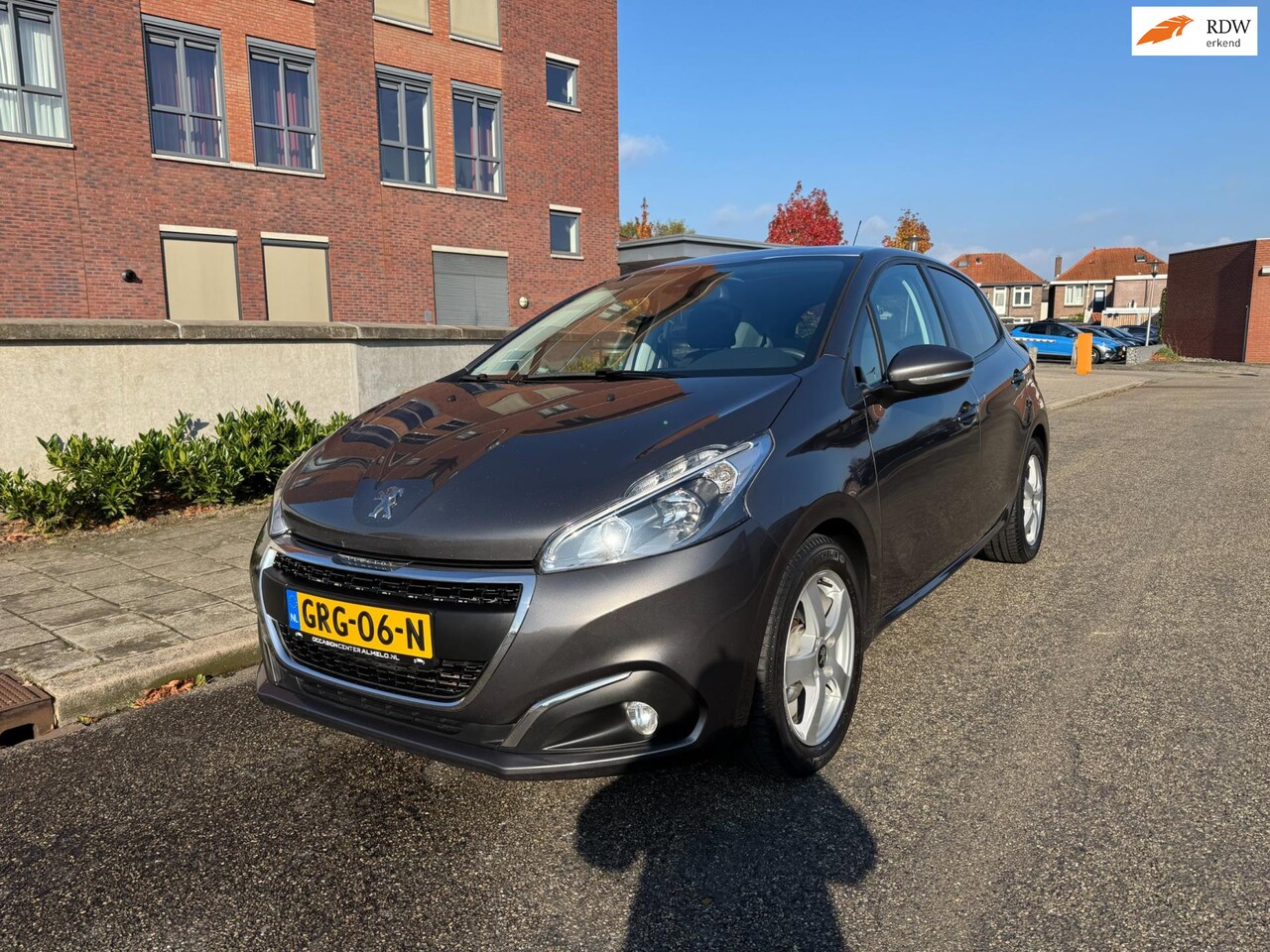 Peugeot 208 - 1.5 BlueHDi Active /Clima/CarPlay/Cruise/PDC/PANO - AutoWereld.nl