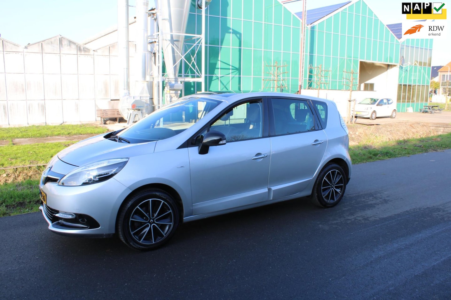 Renault Scénic - 1.2 TCe Bose met Elektrisch glazen panorama-dak - AutoWereld.nl