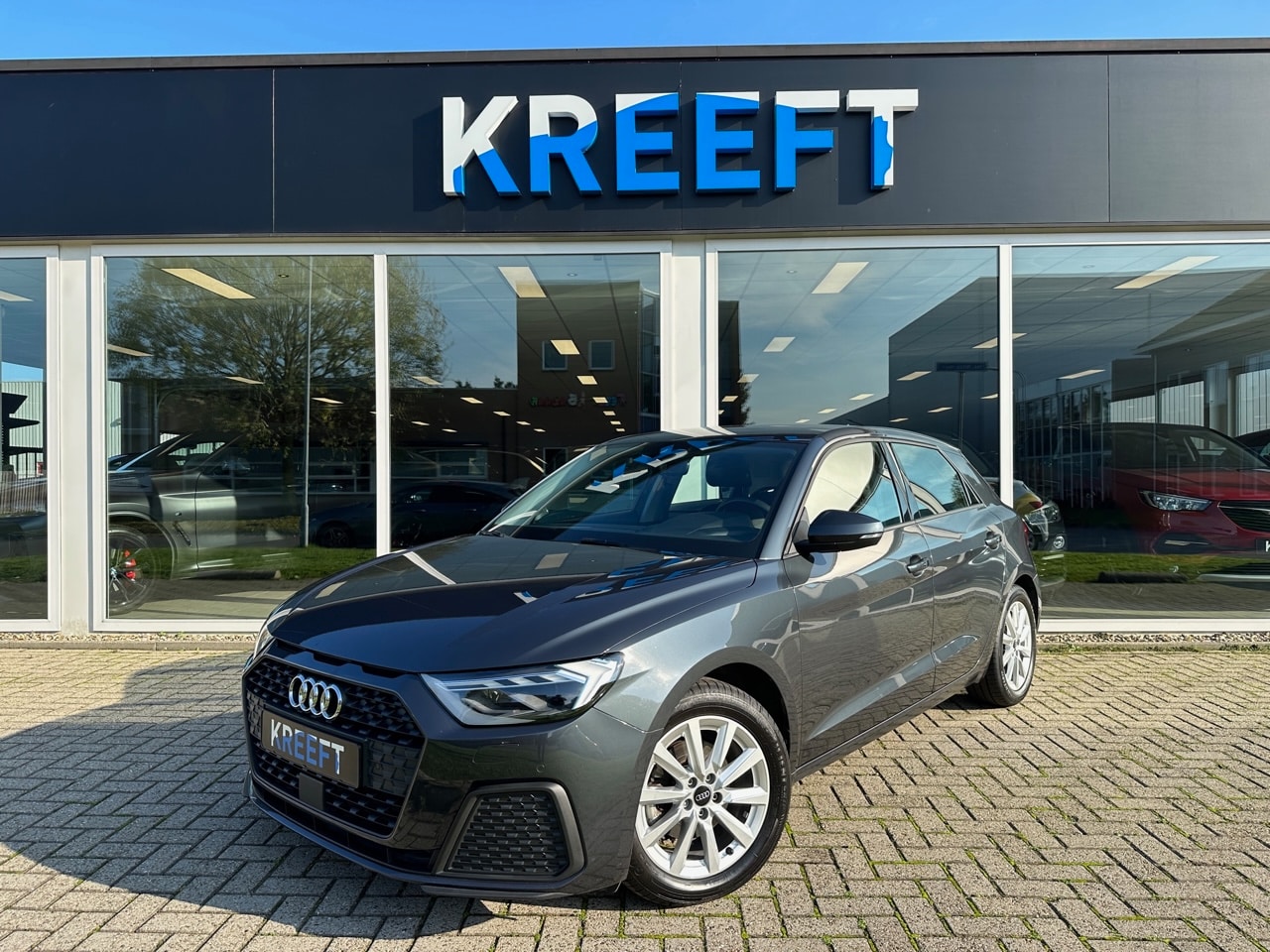 Audi A1 Sportback - 30 TFSI Pro Line App Connect | Parkeersensoren v+a - AutoWereld.nl