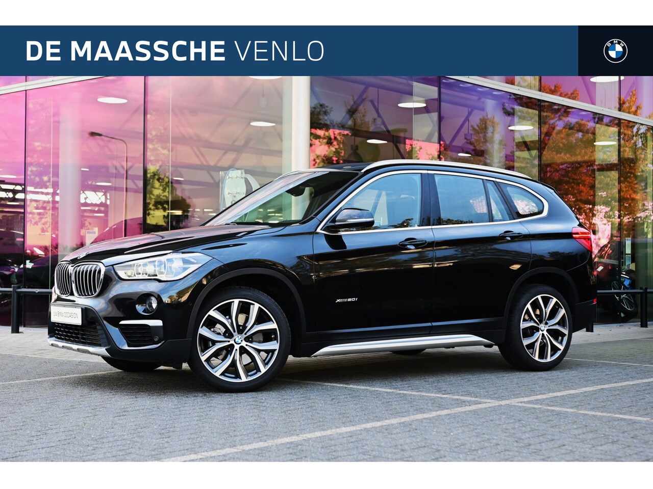 BMW X1 - xDrive20i High Executive xLine Automaat / Trekhaak / Achteruitrijcamera / Sportstoelen / L - AutoWereld.nl