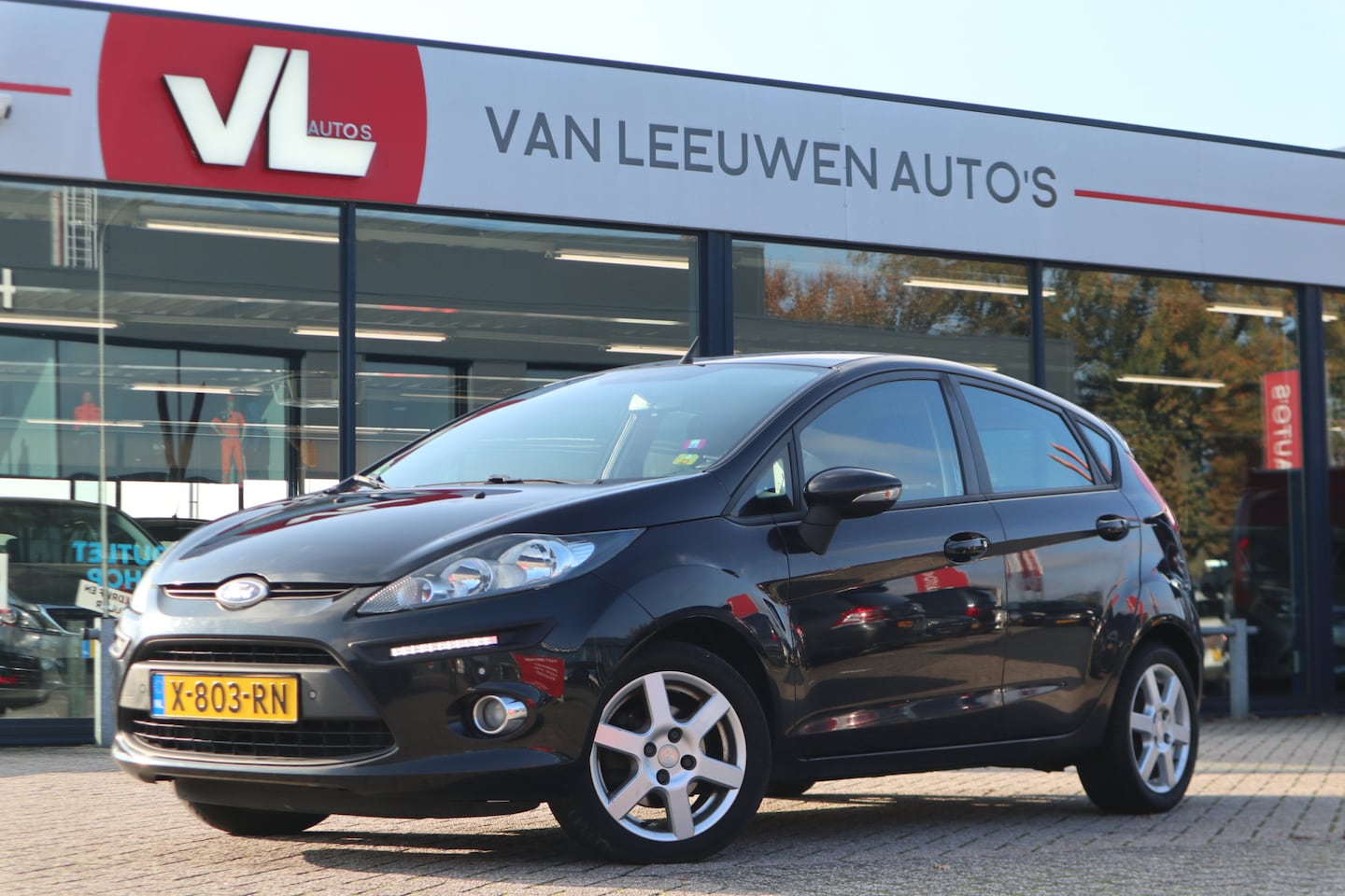 Ford Fiesta - 1.25 Titanium | Nieuw Binnen! | Airco | Trekhaak | Parkeersensoren - AutoWereld.nl