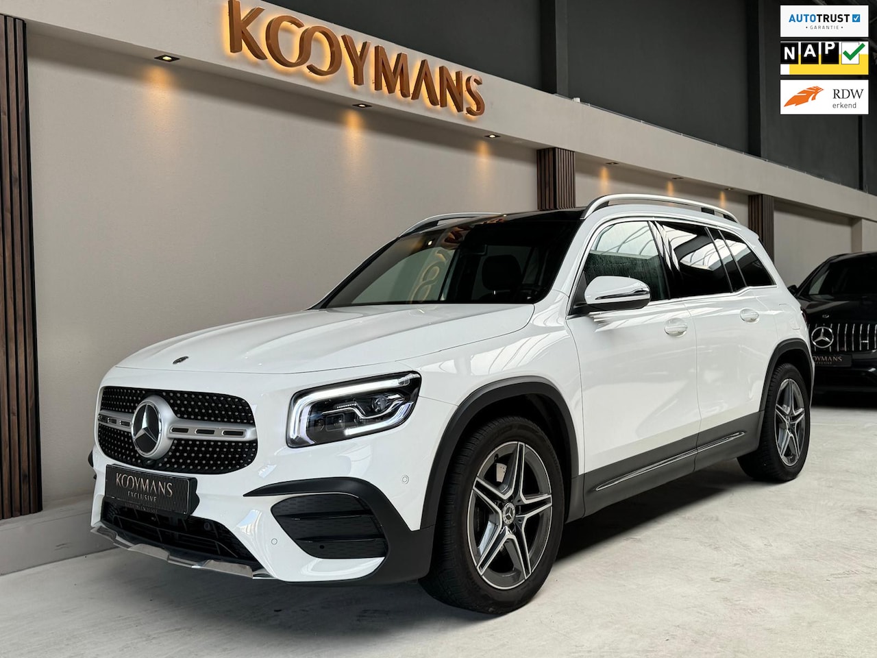 Mercedes-Benz GLB - 250 4MATIC AMG Line PANO|SFEER|CAMERA|ACC|CARPLAY|BURM|LANEASSIST - AutoWereld.nl