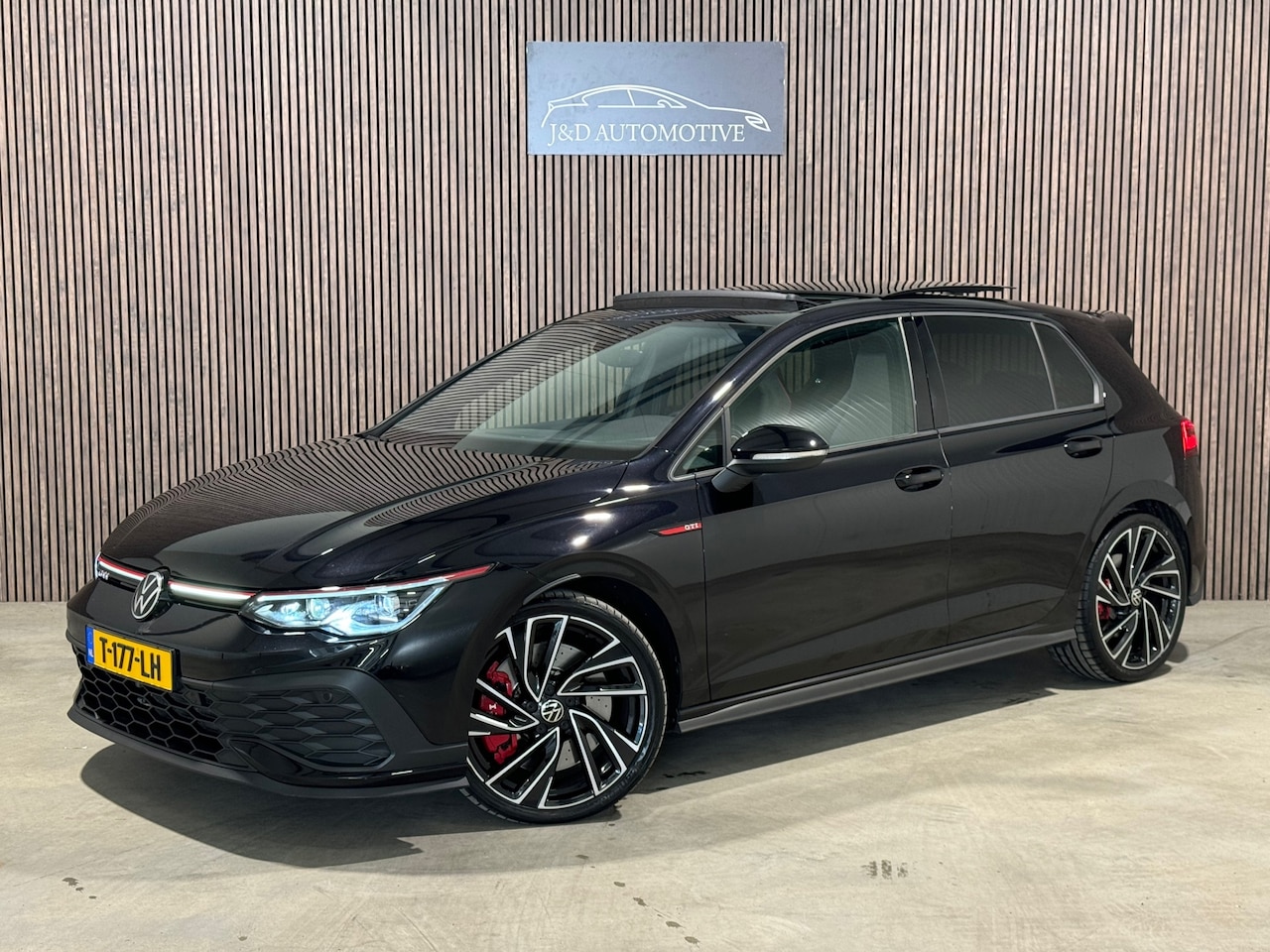 Volkswagen Golf - 2.0 TSI GTI Clubsport 301PK PANO IQ LIGHTS - AutoWereld.nl