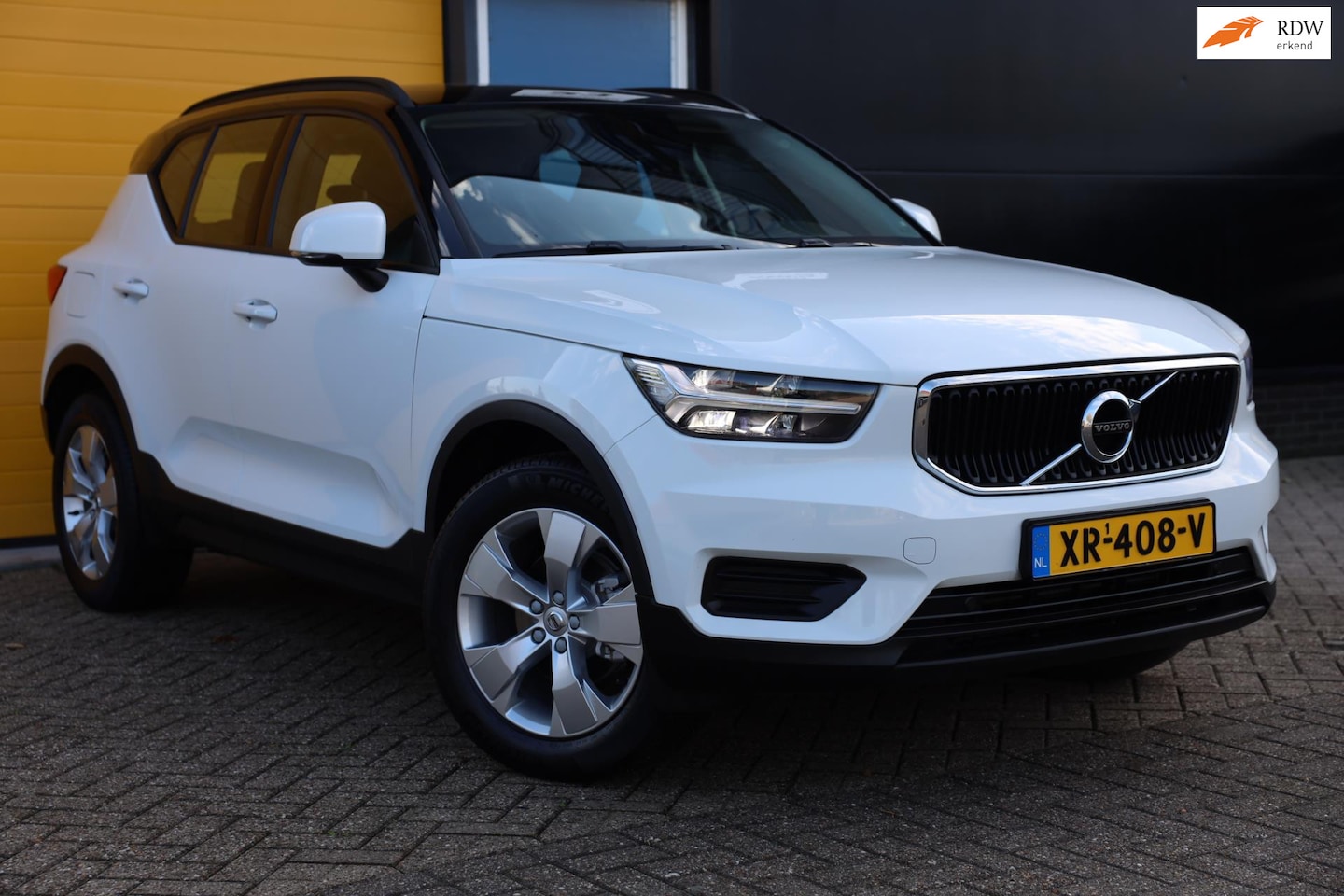 Volvo XC40 - 1.5 T3 TWO TONE / Airco / Camera / Elek Pakket / Navigatie / Led / Pdc / Allu Velgen - AutoWereld.nl