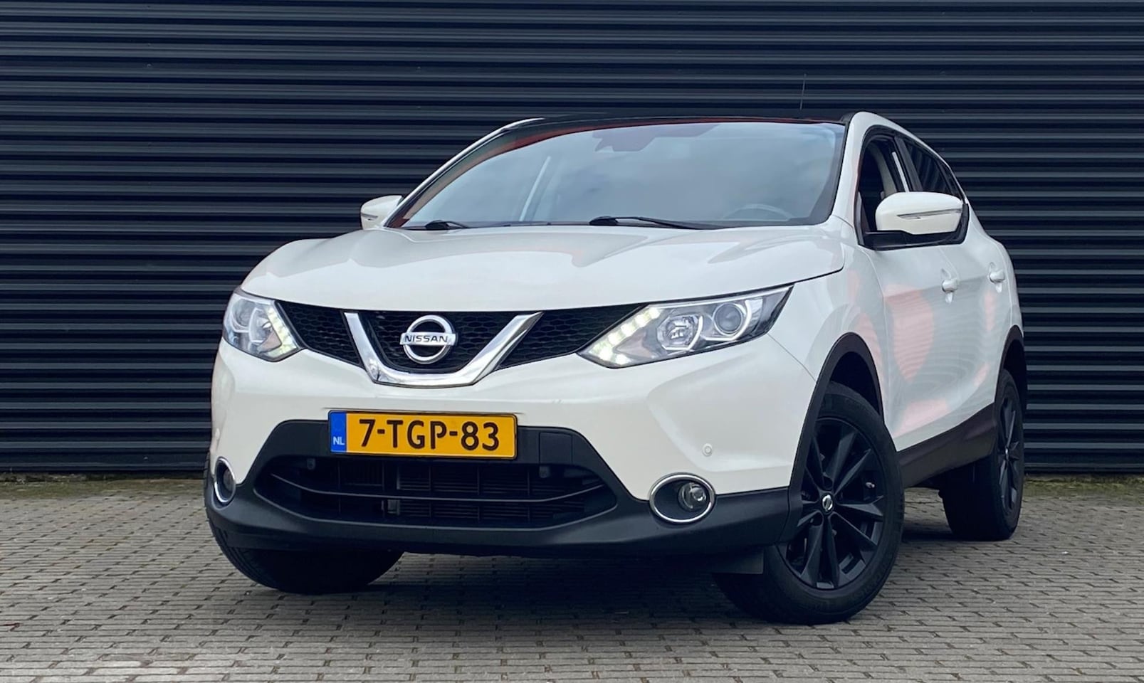 Nissan Qashqai - 1.2 Connect Edition | Panorama dak | Airconditioning | Navigatie | Trekhaak | 17'' Lichtme - AutoWereld.nl