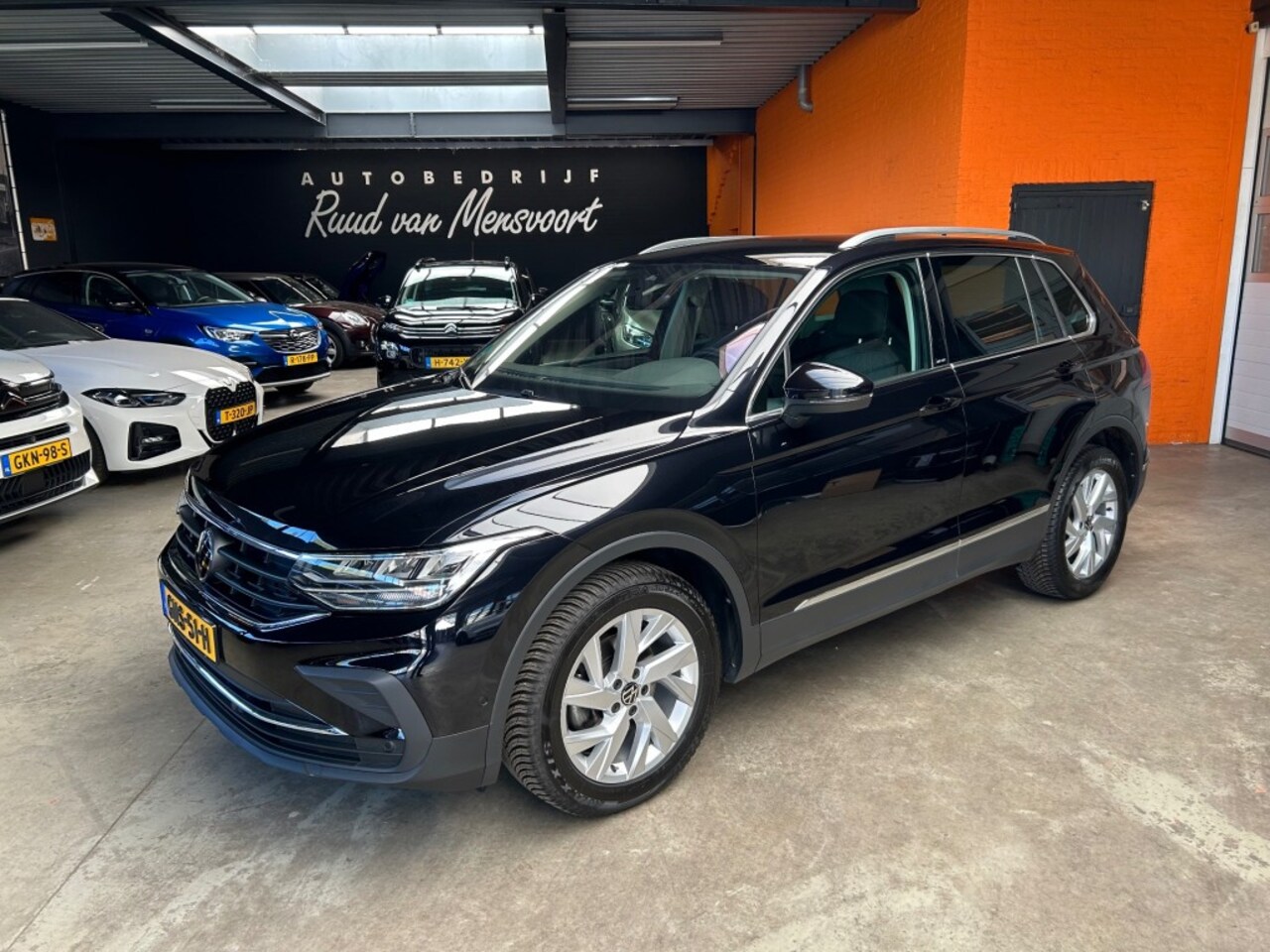 Volkswagen Tiguan - 1.5 TSI Move / Camera / Acc / Trekhaak / Navi - AutoWereld.nl