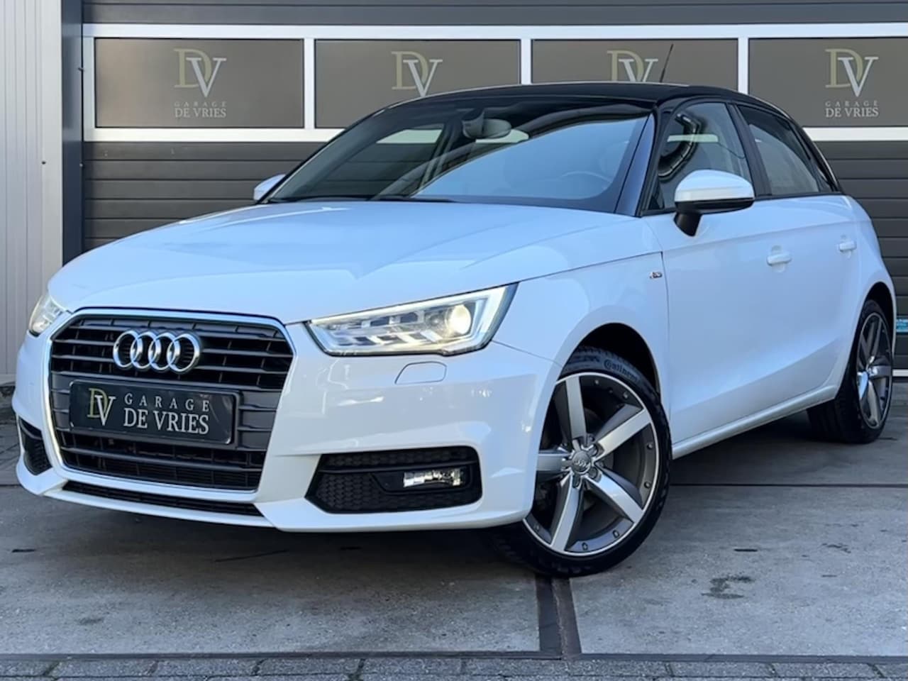 Audi A1 Sportback - 1.0 TFSI 110pk S-Line Parelmoerwit Navi Garantie - AutoWereld.nl