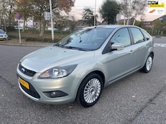 Ford Focus - 1.8 Limited / 1e.eigenaar / airco / cruise.control / navigatie / trekhaak / pdc / telefoon