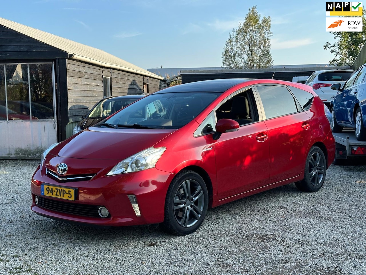 Toyota Prius Wagon - 1.8 Dynamic Business 7pers./Panodak/Trekhaak - AutoWereld.nl