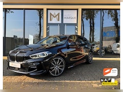 BMW 1-serie - 118i Automaat | High Executive | M Sportpakket | 19" LMV | Lederen Bekleding | Stoelverwar