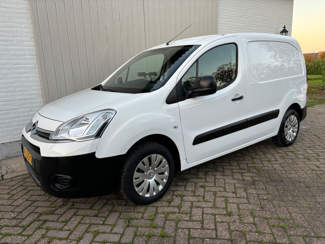 Citroën Berlingo - 1.6 HDI 500 Club Economy Schuifdeur, 3 Zits, Trekhaak, Airco - AutoWereld.nl