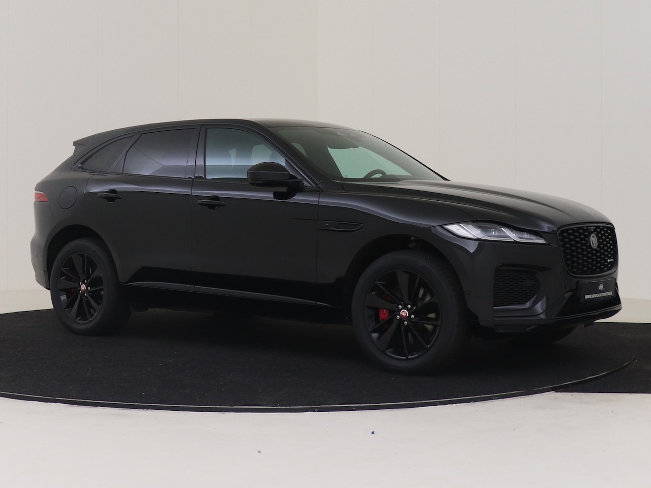 Jaguar F-Pace - 2.0 P400e PHEV R-Dynamic BLACK PACK PANORAMADAK MERIDIAN AUDIO TREKHAAK 20 INCH VELGEN PIX - AutoWereld.nl