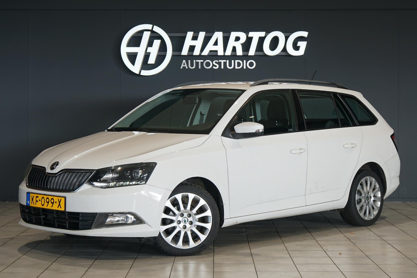 Skoda Fabia Combi - 1.4 TDI Ambition Business + NAVIGATIE / TREKHAAK / PDC - AutoWereld.nl