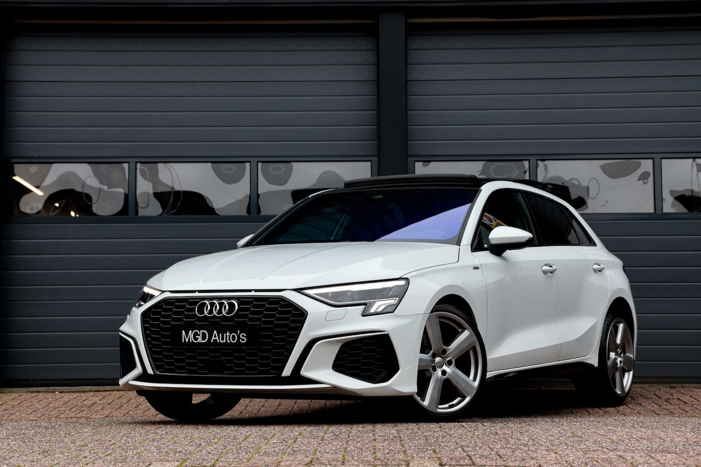 Audi A3 Sportback - 35 TFSI S-Line /LED/PANODAK/VIRTUAL/STOELVERW./PDC! - AutoWereld.nl