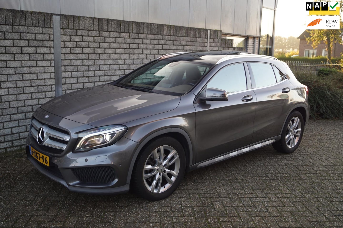 Mercedes-Benz GLA-Klasse - 250 Prestige AMG Line Autom Panodak Leder Stoelverw Navi Camera Clima Harman/Kardon 2x PDC - AutoWereld.nl