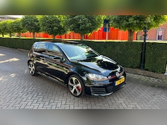 Volkswagen Golf - 2.0 TSI GTI Performance