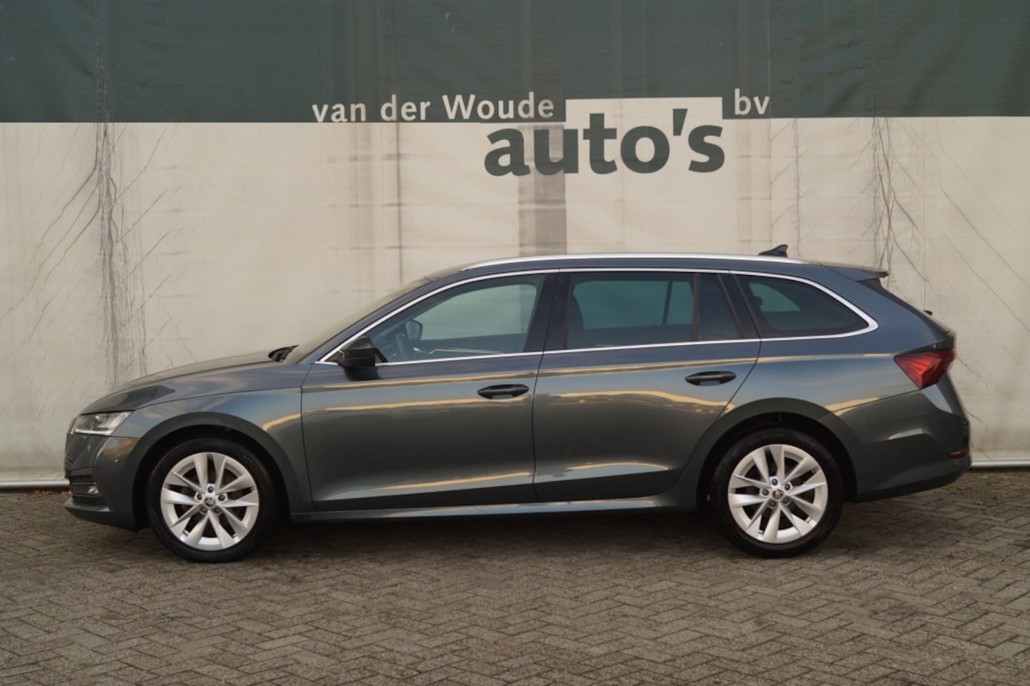 Skoda Octavia Combi - 1.0 TSI 110pk DSG Business Edition Plus -NAVI-ECC-DIGI- - AutoWereld.nl