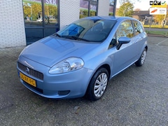 Fiat Grande Punto - 1.4 Dynamic /AUTOMAAT / AIRCO / NAP / APK / BOEKJES / DEALER ONDERHOUDEN / ZEER NETTE AUTO